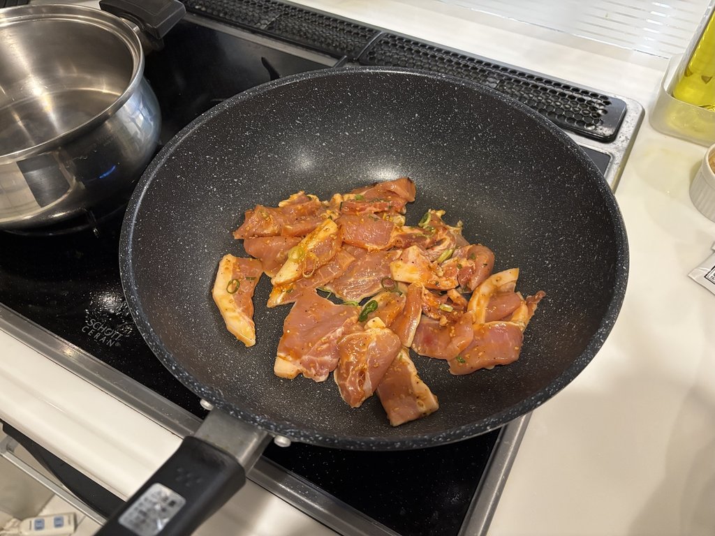 完成した国産ヤマダもちもちぶたごま醤油焼き