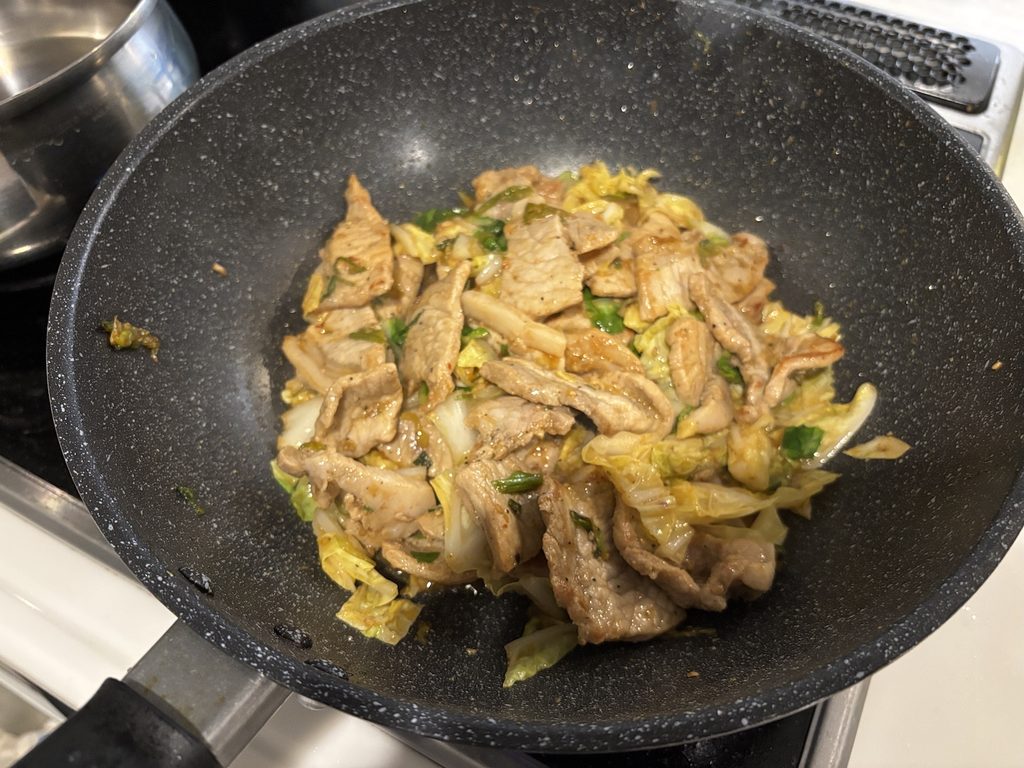 もちもちぶたごま醤油焼き盛り付け